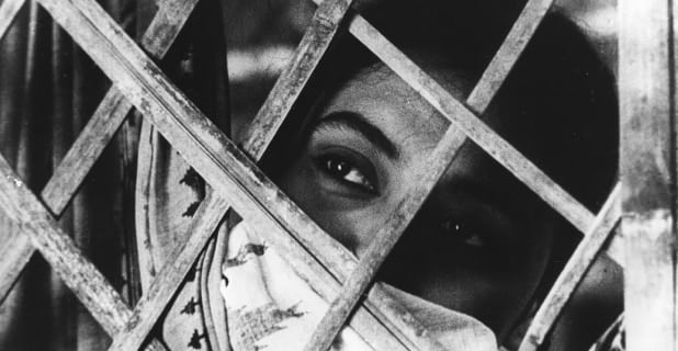 Meghe Dhaka Tara (1960)