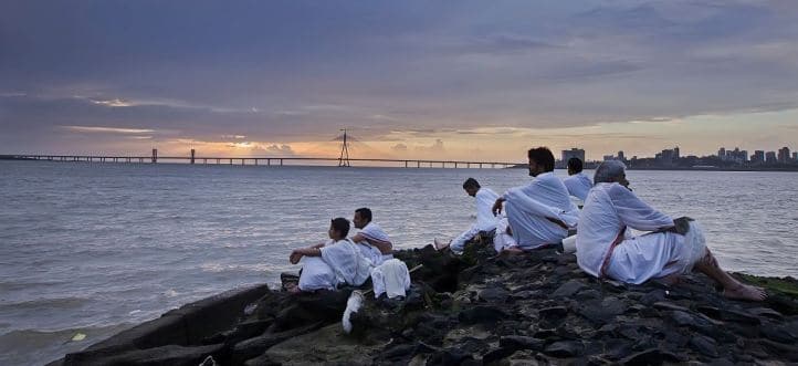 Directors : Hindi 14 Ship of Theseus (2012)